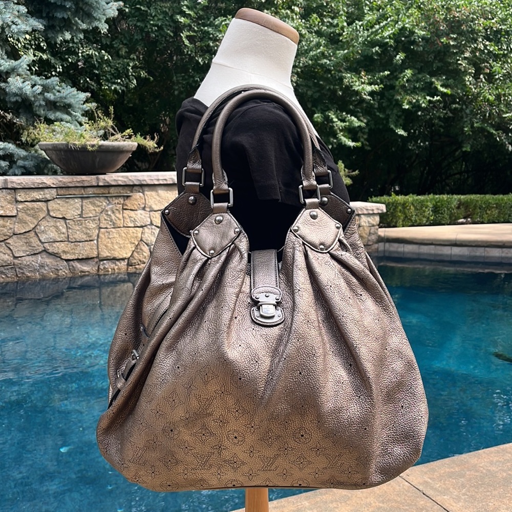 Louis Vuitton Mahina Hobo XL Metallic Mordore